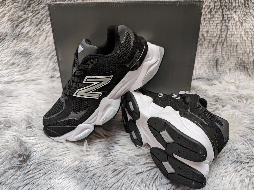 New Balance 9060 Negro/Blanco Gamuza