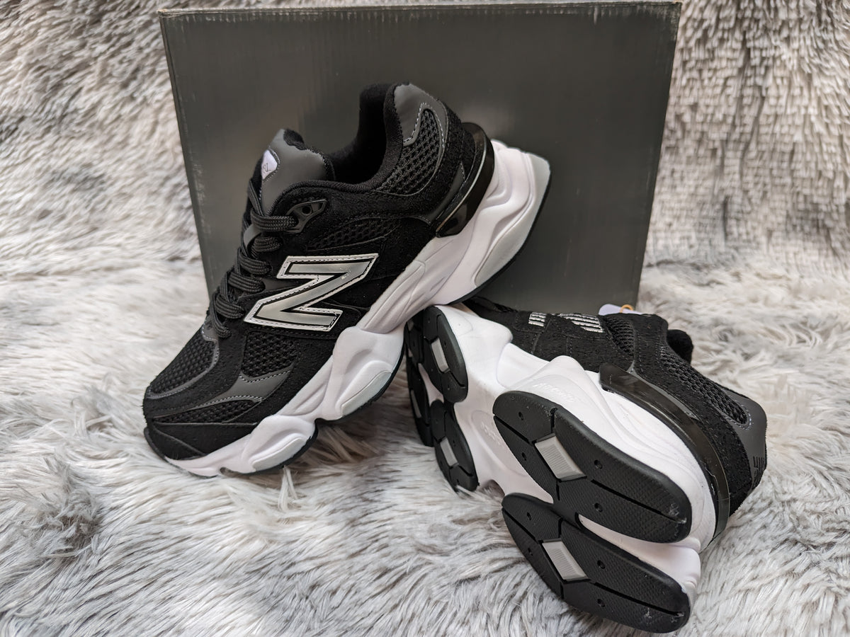 New Balance 9060 Negro/Blanco Gamuza