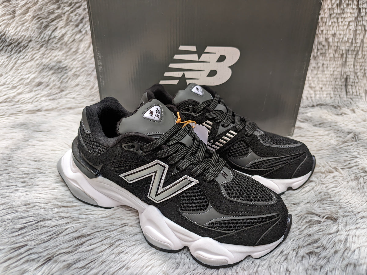 New Balance 9060 Negro/Blanco Gamuza