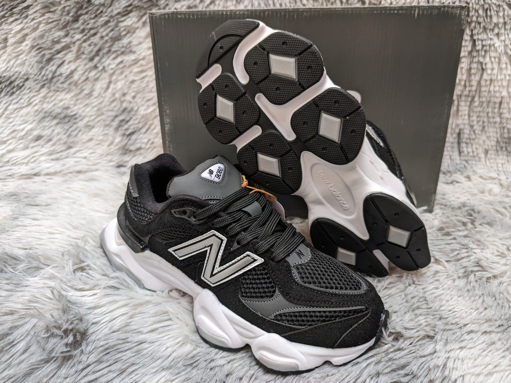 New Balance 9060 Negro/Blanco Gamuza