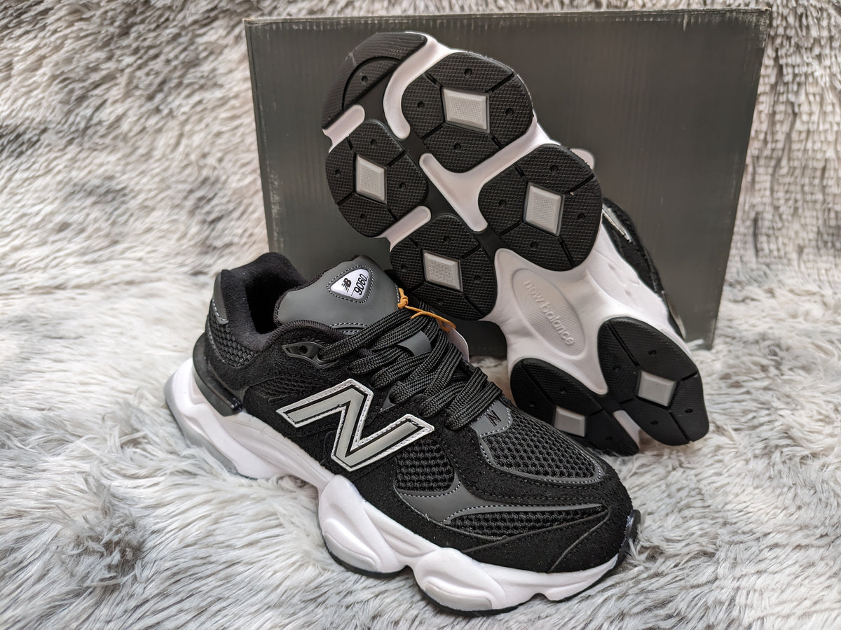 New Balance 9060 Negro/Blanco Gamuza